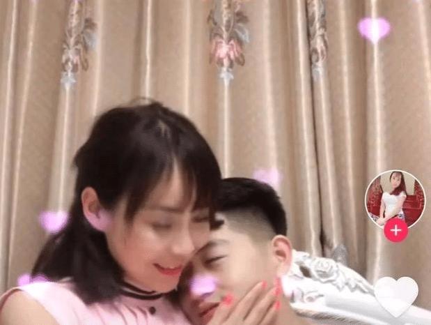 40岁女子嫁给了闺蜜25岁的儿子！女网友：我在等闺蜜儿子长大