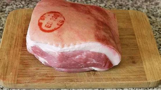 为什么有的猪肉盖红章，有的盖蓝章？千万别买