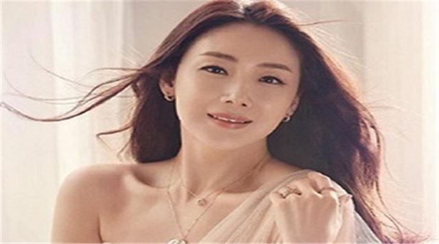 梦中女神崔智友即将生产，44岁高龄为牛郎丈夫产