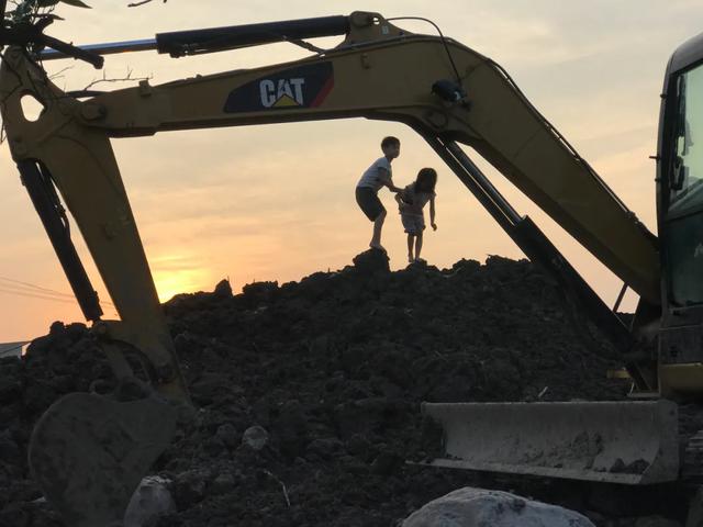 夫妻抵押掉上海独栋洋房，借1300万到乡下造房：我自在了