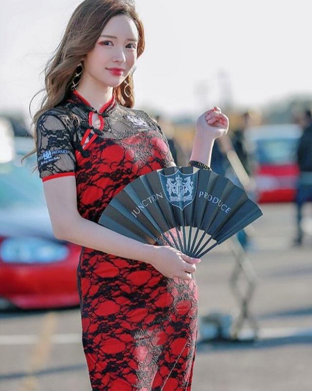 日本绝美赛车手颜值爆火，上赛场前竟然还是性感模特？