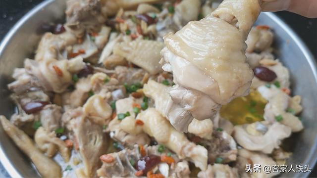 3斤鸡不油炒不白切，教你夏季懒人吃法，营养味美，客人都点名吃