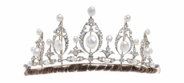 冠冕尊荣，惊艳奢华——维多利亚时期野生珍珠镶钻冠冕