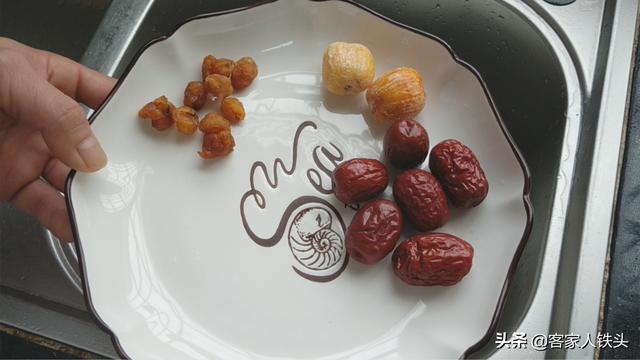 夏天炖汤有讲究，从食材搭配到火候控制，手把手教你一锅广东靓汤