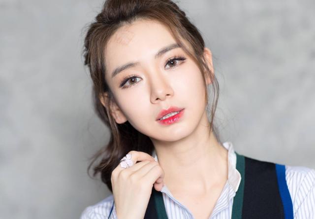 明星都有“收藏癖”？戚薇范冰冰还行，看到郑