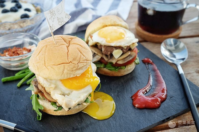 Confuse # of your beef hamburger to eat Western-style food # together