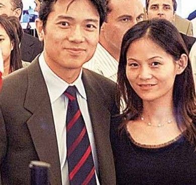 雷军年轻时候照片你见过吗?竟然长这么帅