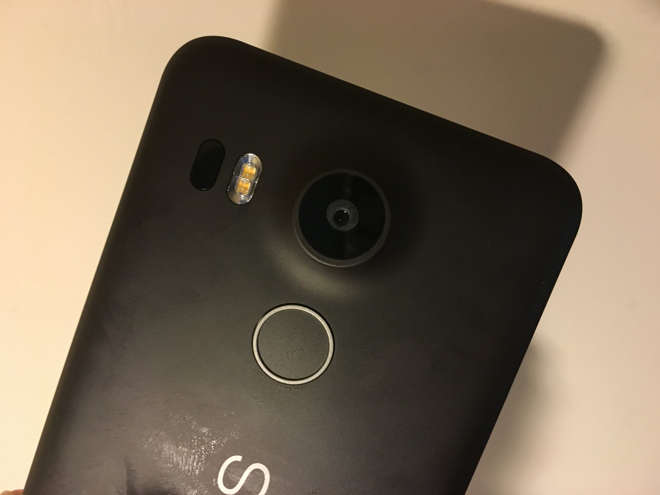 LG Nexus 5X 拆箱 ：简易、纯碎的感受