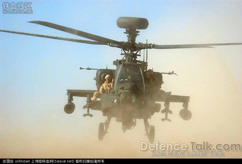 绝对罕见的运人方式：阿帕奇武装直升机还可以运人？一次2人！