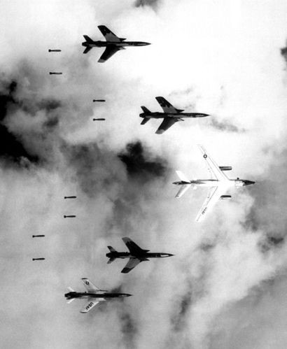 越战越军使出杀手锏，美军为何险投3000颗核弹仍觉不够用