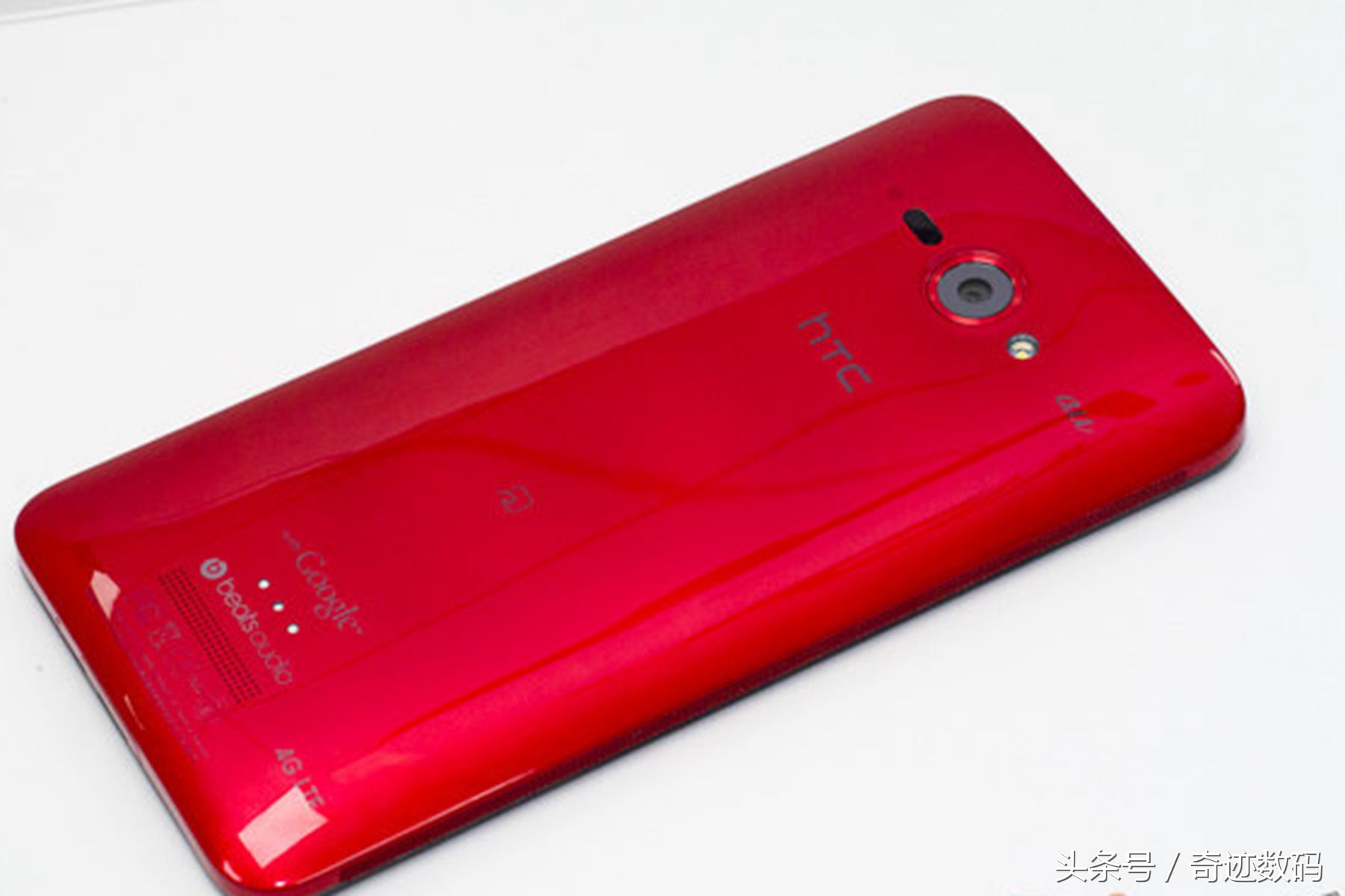 經典回望：HTC Butterfly 日式美形蝴蝶机