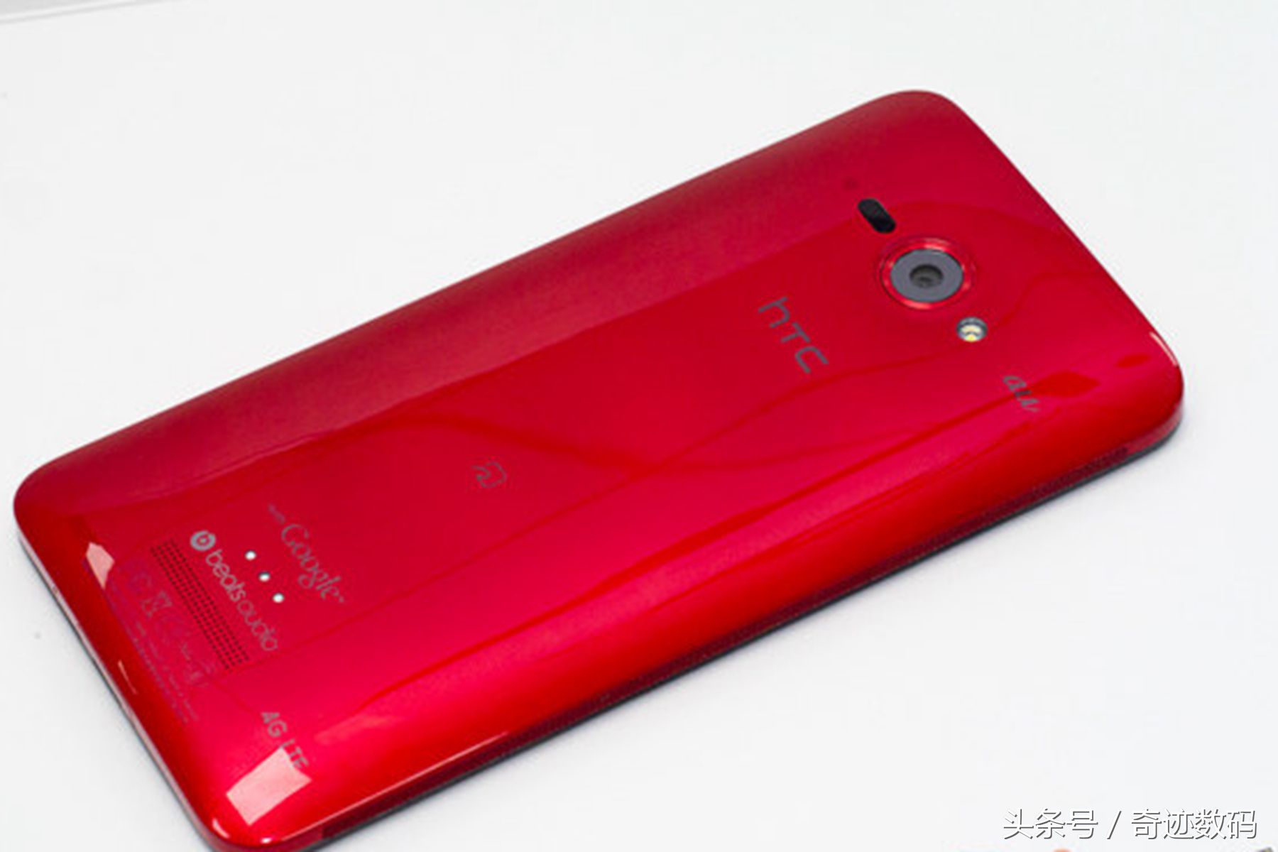 經典回望：HTC Butterfly 日式美形蝴蝶机