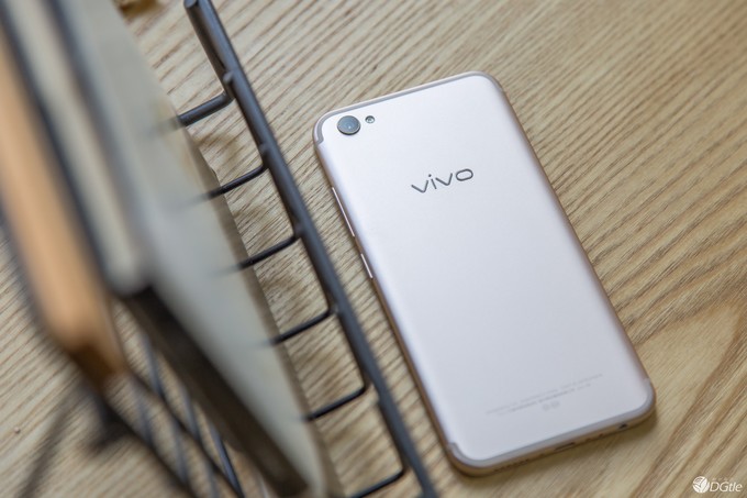 尾巴开箱 | 彭于晏同款？前置双摄 vivo X9