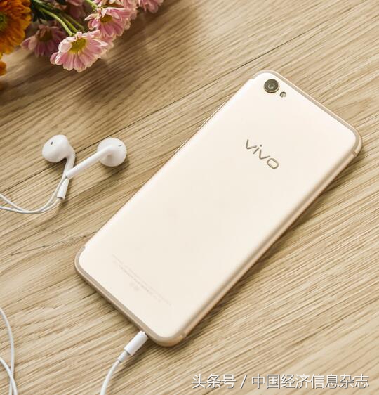 柔光燈雙攝像頭引關(guān)心 vivo X9線上與線下首銷(xiāo)暢銷(xiāo)