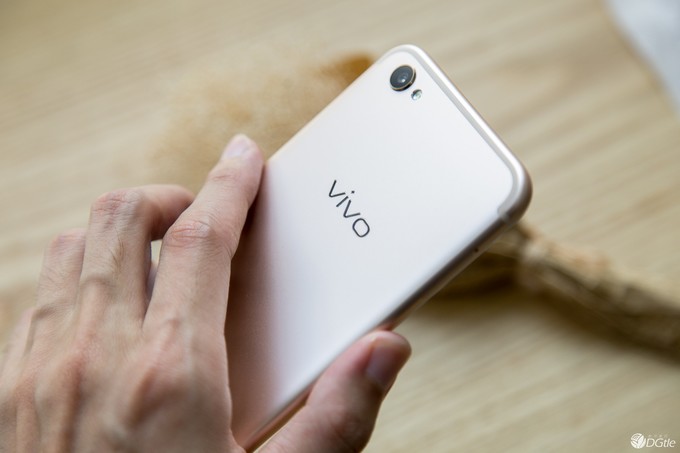 尾巴开箱 | 彭于晏同款？前置双摄 vivo X9