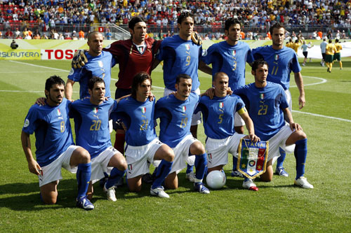 托蒂2006年世界杯出厂记录(2006年世界杯意大利男足夺冠的7个首发阵容（晚池文字备注）)