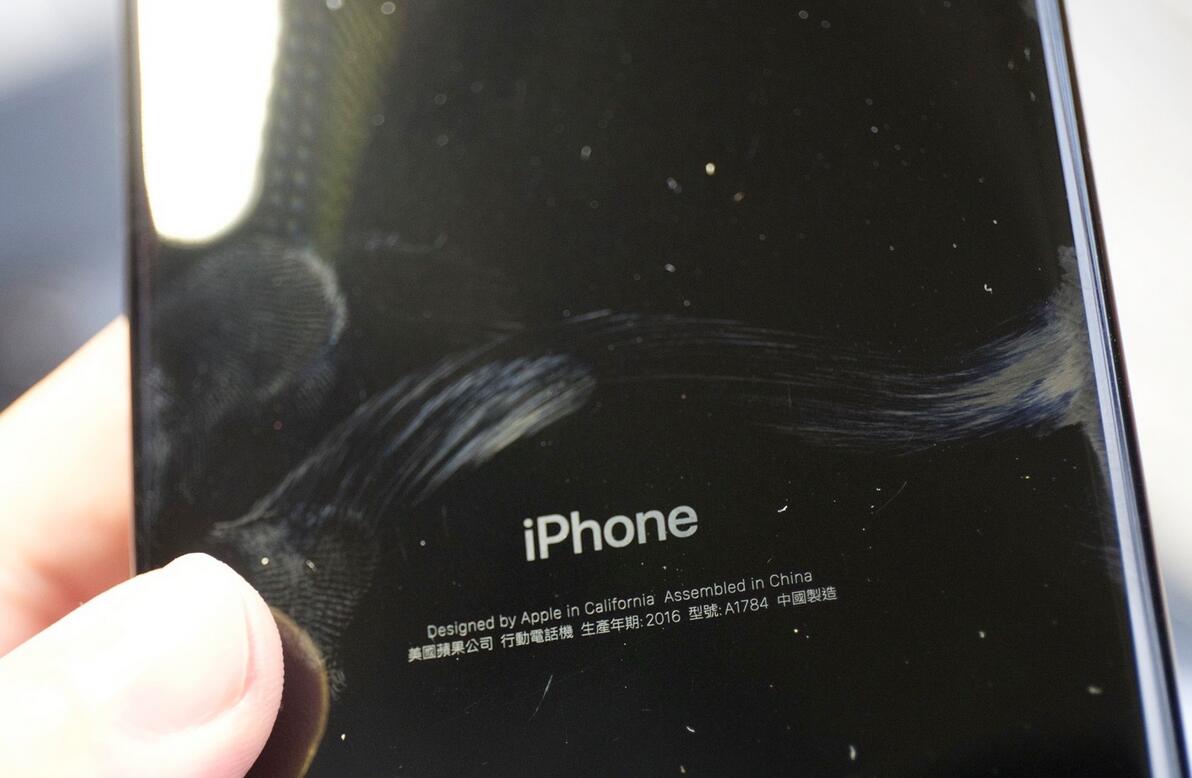 iPhone 7亮黑：再见了