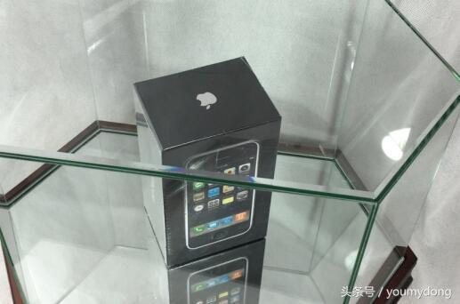 这一品牌的第一代手机价格炒成14万中国人民币！