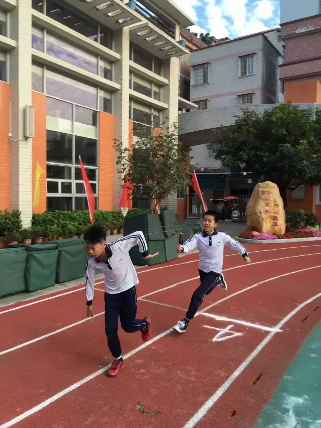 海珠｜仑头小学体育节：绿茵场上跃动的青春活力