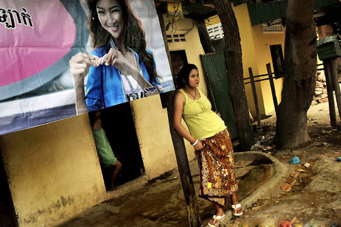 柬埔寨乡村歌厅中“卡拉ok女孩”的心酸生活