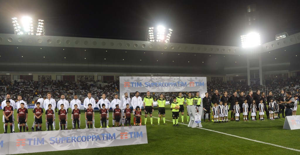 AC米兰2-1国际米兰夺得超级杯(足球——意大利超级杯：AC米兰队夺冠)