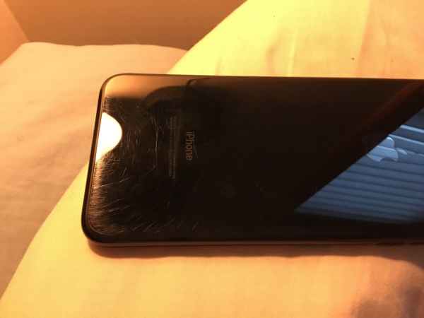 你的亮黑iPhone 7“裸跑”三个月后还好吗