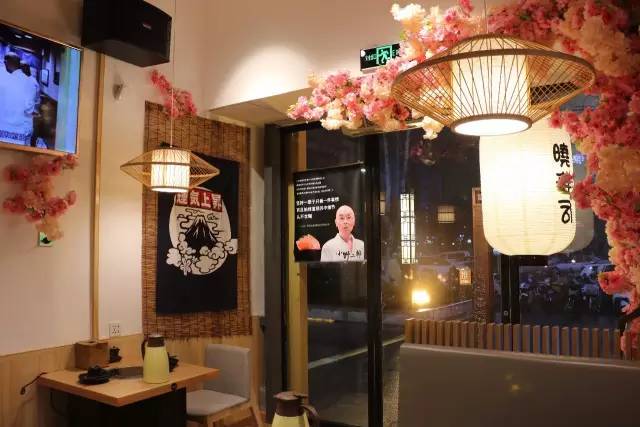 开业半年火爆东区，如今新店除了超棒寿司，又添了日式寿喜锅！