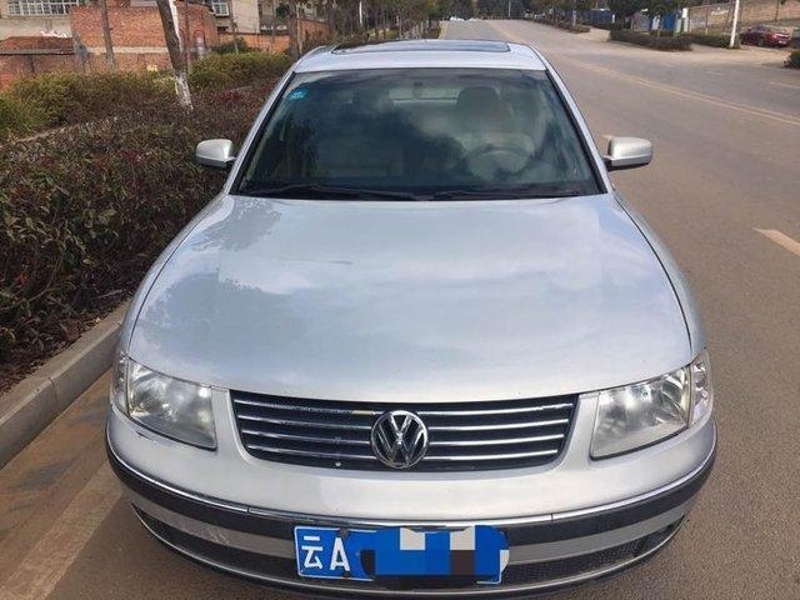 实拍2004的大众 帕萨特 不到3万 新手买来练练手不错