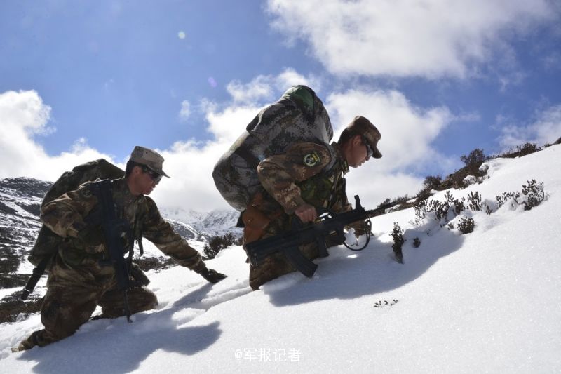 猴年新春|请看西藏边防官兵，巡逻路上雪有多厚？