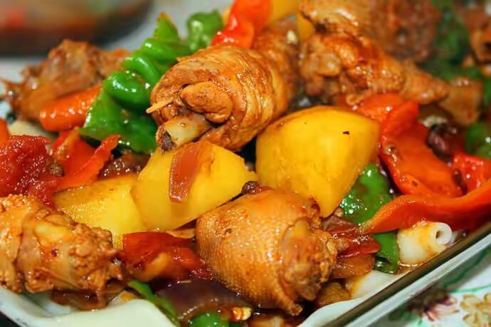 新疆老一辈教你最正宗的大盘鸡秘方 配着米饭吃根本停不下嘴！