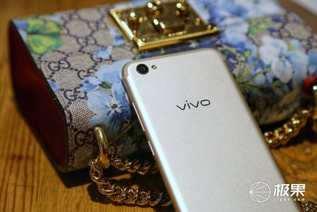 vivo X9手机的柔光双摄为什么这么火？资深时尚博主有话说