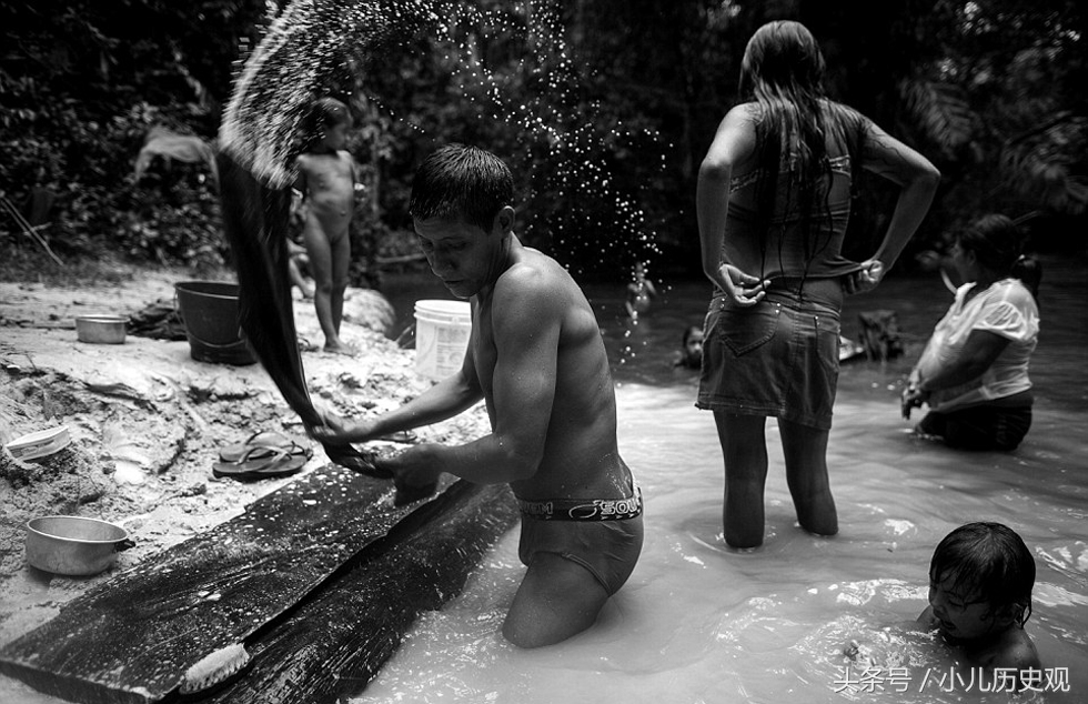 实拍亚马逊最后的原始部落:，靠打渔捕猎为生，与外界鲜有接触