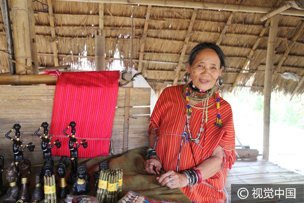 探访泰国北部长颈族村 “长脖”文化演变成商业模式