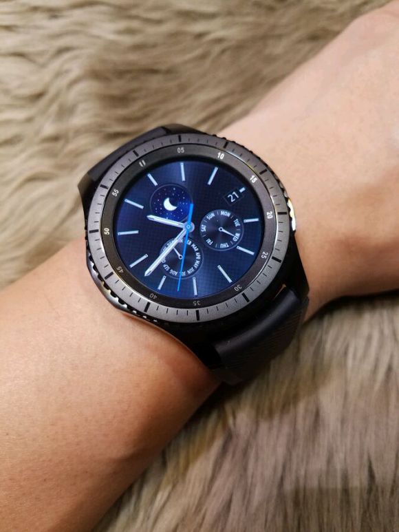 发生爆炸中再生  三星Gear S3腕表拆箱