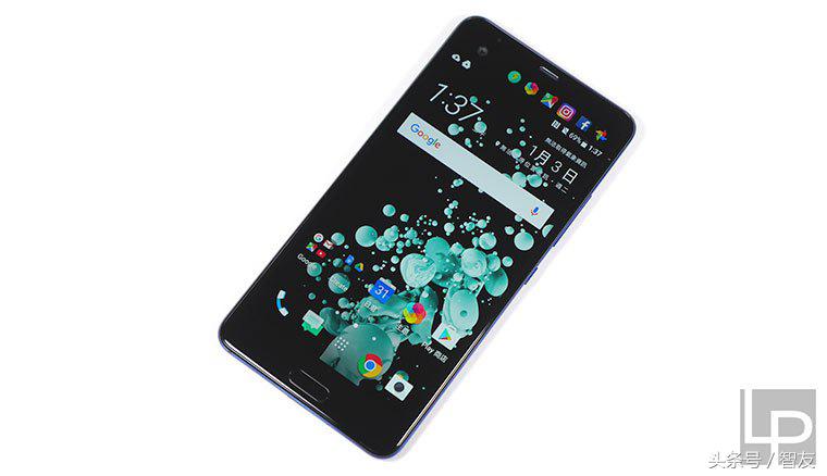 HTC U Ultra宝石蓝实机拆箱图赏