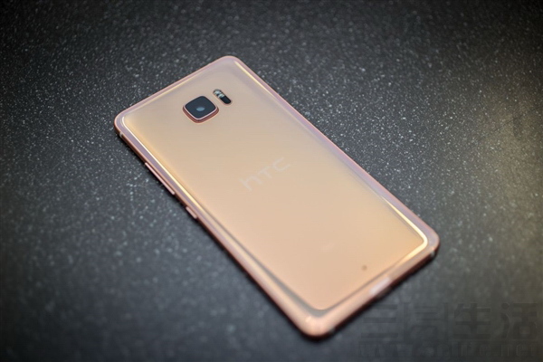 HTC U Ultra蓝宝石版二月中旬开售 售价不菲