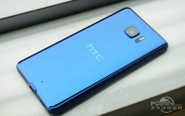 双屏幕设计方案不同寻常 HTC U Ultra三月发售