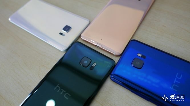 中国发行版HTC U Ultra即将来临 主辅双屏幕产生大量游戏玩法