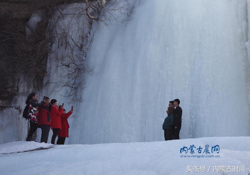 呼和浩特市周边发现冰瀑自然景观