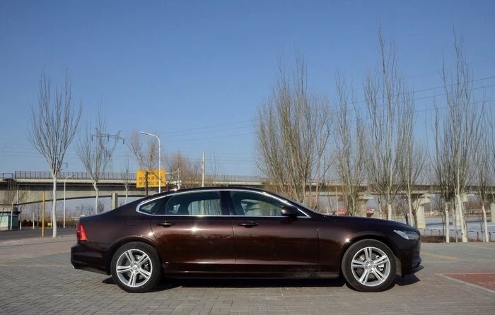 沃尔沃最贵的轿车，内饰焕然一新，动力略显不足，车主说用车感受