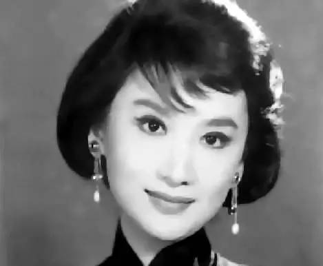 她是江苏名媛，19岁嫁给将军，23岁红杏出墙，还为了情夫堕胎，结果...