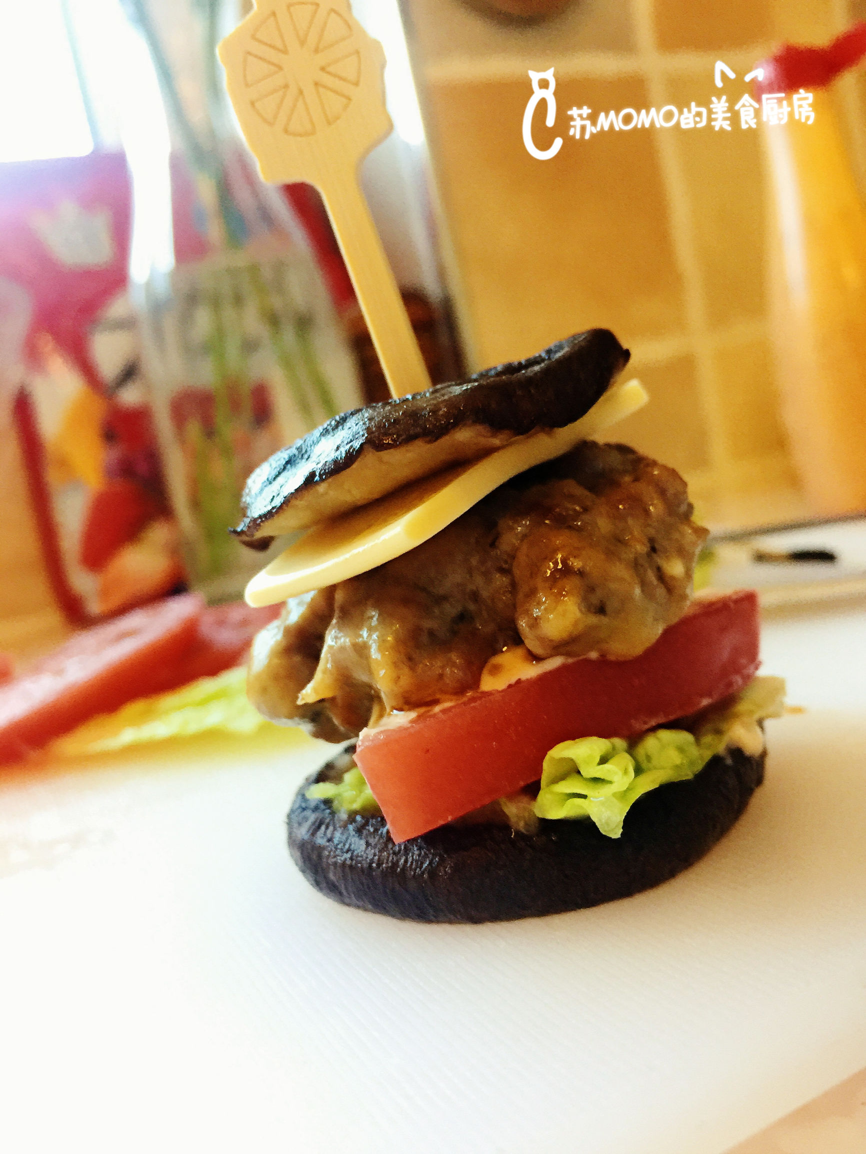 A hamburger, confuse fort of your Xianggu mushroom