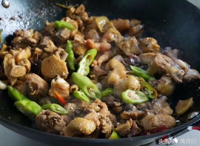 90后男友做的暖心菜，家常炖鸡，香的不要不要的
