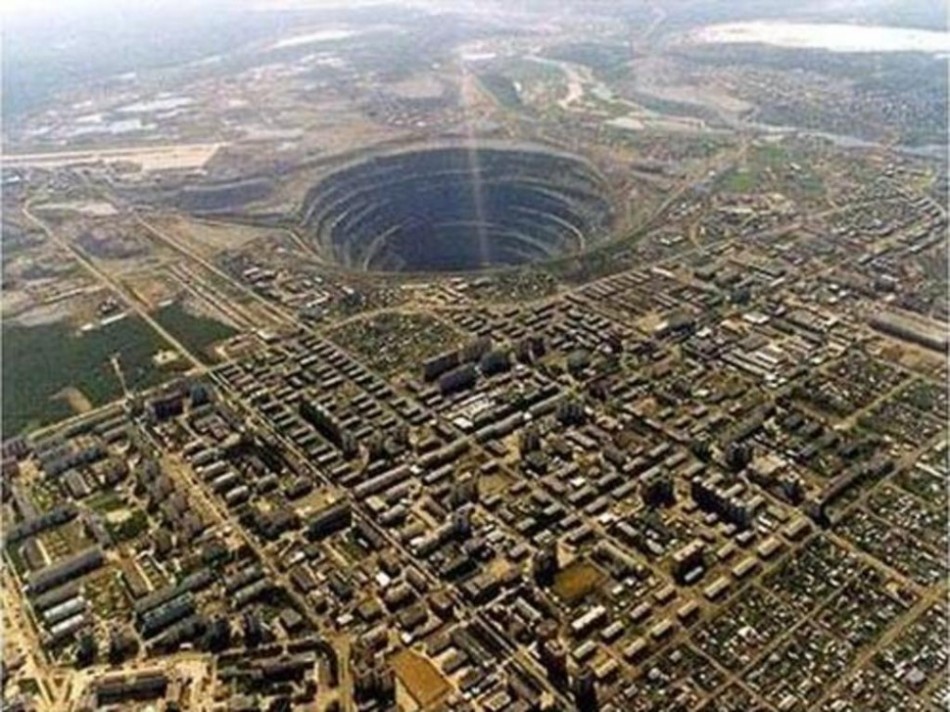 俄罗斯一陨石坑钻石矿储量可供全球珠宝市场3000年的需求