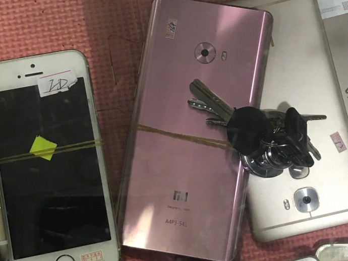 小米手机Note 2粉红色版曝出 十足的少女心爆棚颜色