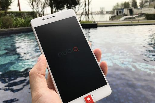 nubiaM2入门测评：全新升级设计色彩