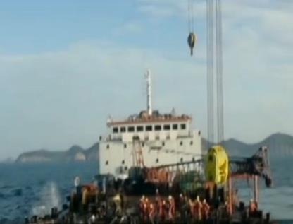 韩国“世越”号打捞：“钢梁托底” 维持沉船下沉原始状态