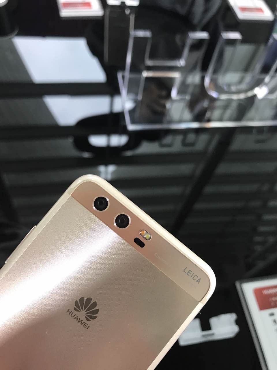 HUAWEI P10中国公布 京东销售额一分钟破亿！