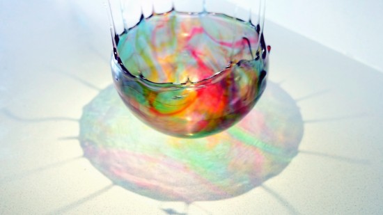 动图：这个漂亮的彩色“玻璃碗”，它其实是糖做的