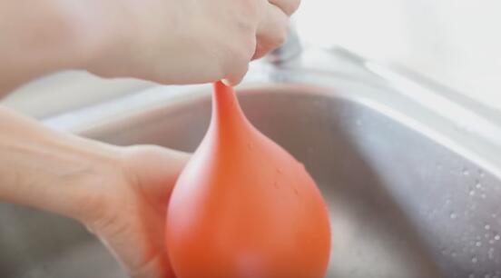 动图：这个漂亮的彩色“玻璃碗”，它其实是糖做的